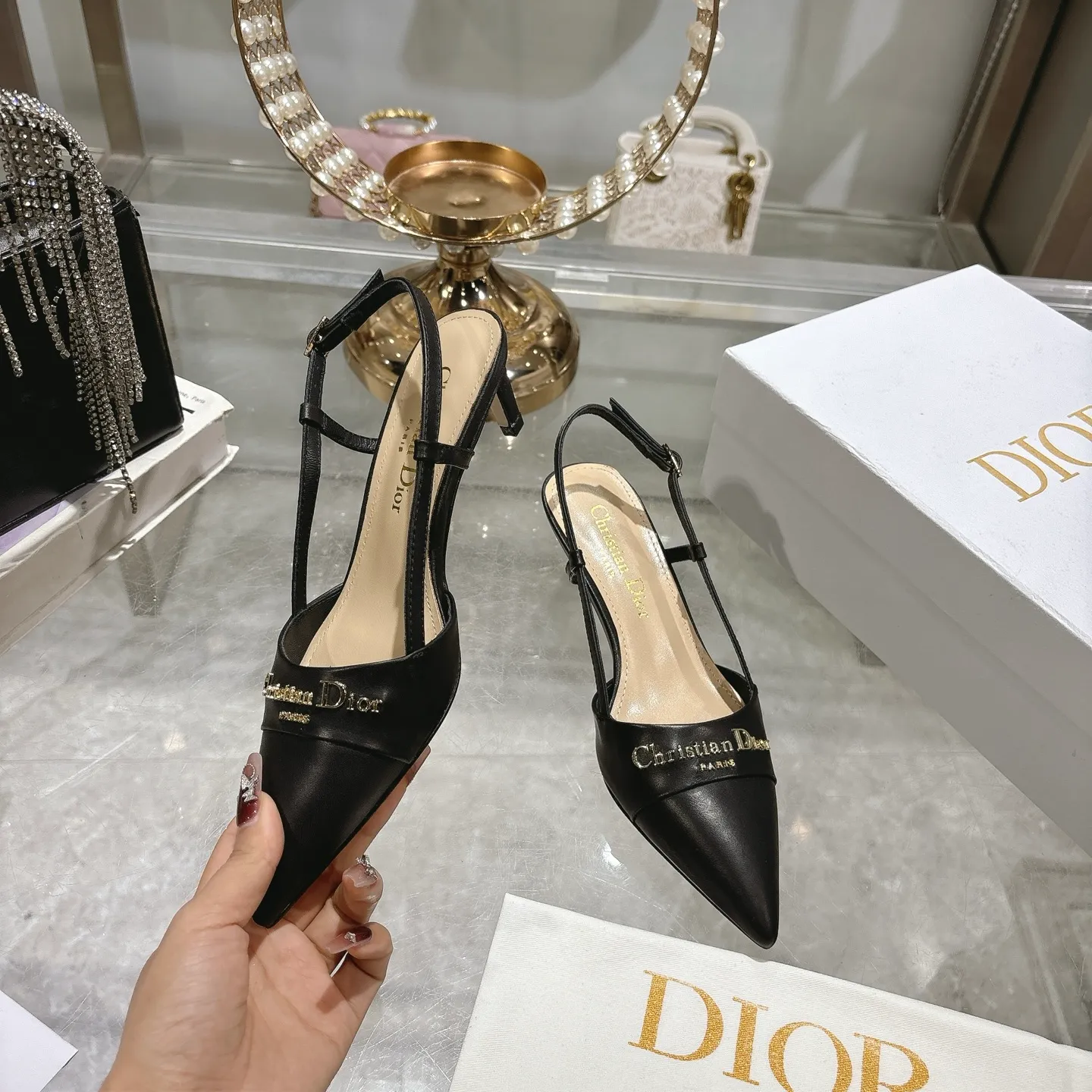 👟👟Ex-factory price 520👟👟 25ss early spring new Dior Dior D-My hardware letter buckle pointed toe high heels flat shoes kitten heel back sandals This My Dior high heels are new products in the 2025 spring and summer ready-to-wear series, showing exquisite elegance. Carefully crafted from cow leather, it has a pointed toe design and is embellished with the Christian Dior Paris signature in gold-finished metal, making it instantly recognizable and highlighting Dior's extraordinary craftsmanship. The hollow decoration 4.5cm and 8.5cm graphic style heels complement each other, making the fashionable design more elegant. Upper: Shandong silk/cow patent leather. Inner foot pad: sheepskin. Sole: Italian genuine leather outsole. Heel height: 4.5 8.5. Size: 35-39 (34.40.41. Customized, non-refundable)